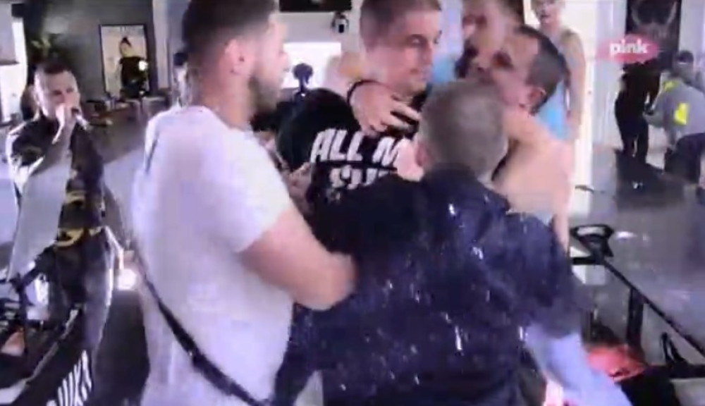 Hitna diskvalifikacija zbog ozbiljnog incidenta: Mrtav pijan izudarao Brendona!Odmah ga udaljili! (VIDEO)