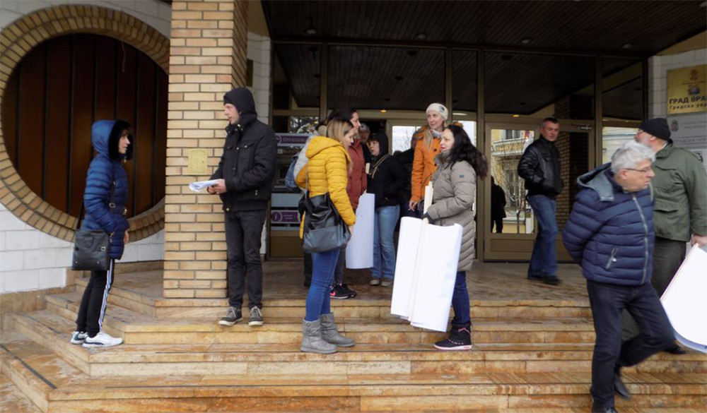 Lutalice ujedaju, borci za prava životinja štrajkuju glađu?! U Vranju samo kuva