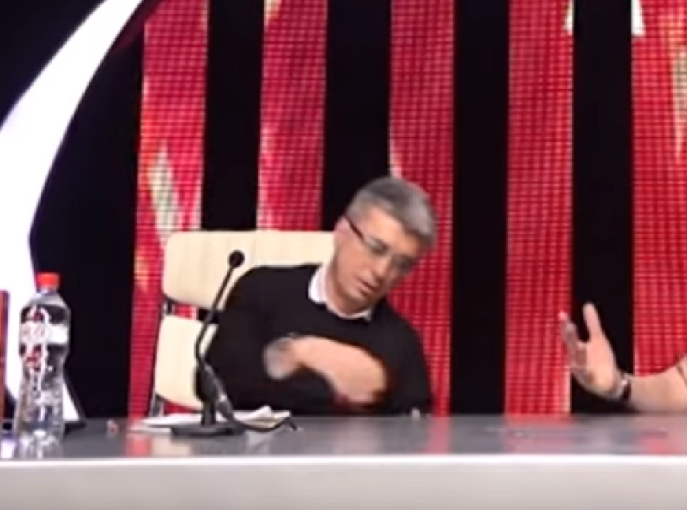 Saša Popović se SRUŠIO na pod usred emisije! Niko nije mogao da veruje šta se dešava! (VIDEO)