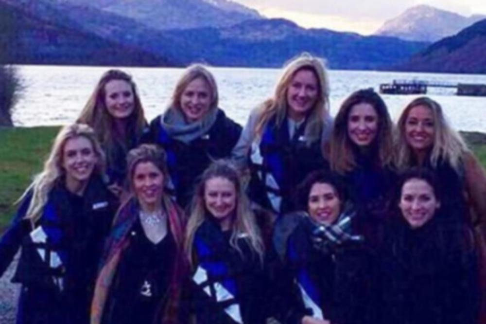 Kad su pogledale fotografiju, prebledele su od STRAHA! Iza svega se krije morbidno jeziva priča! (FOTO)