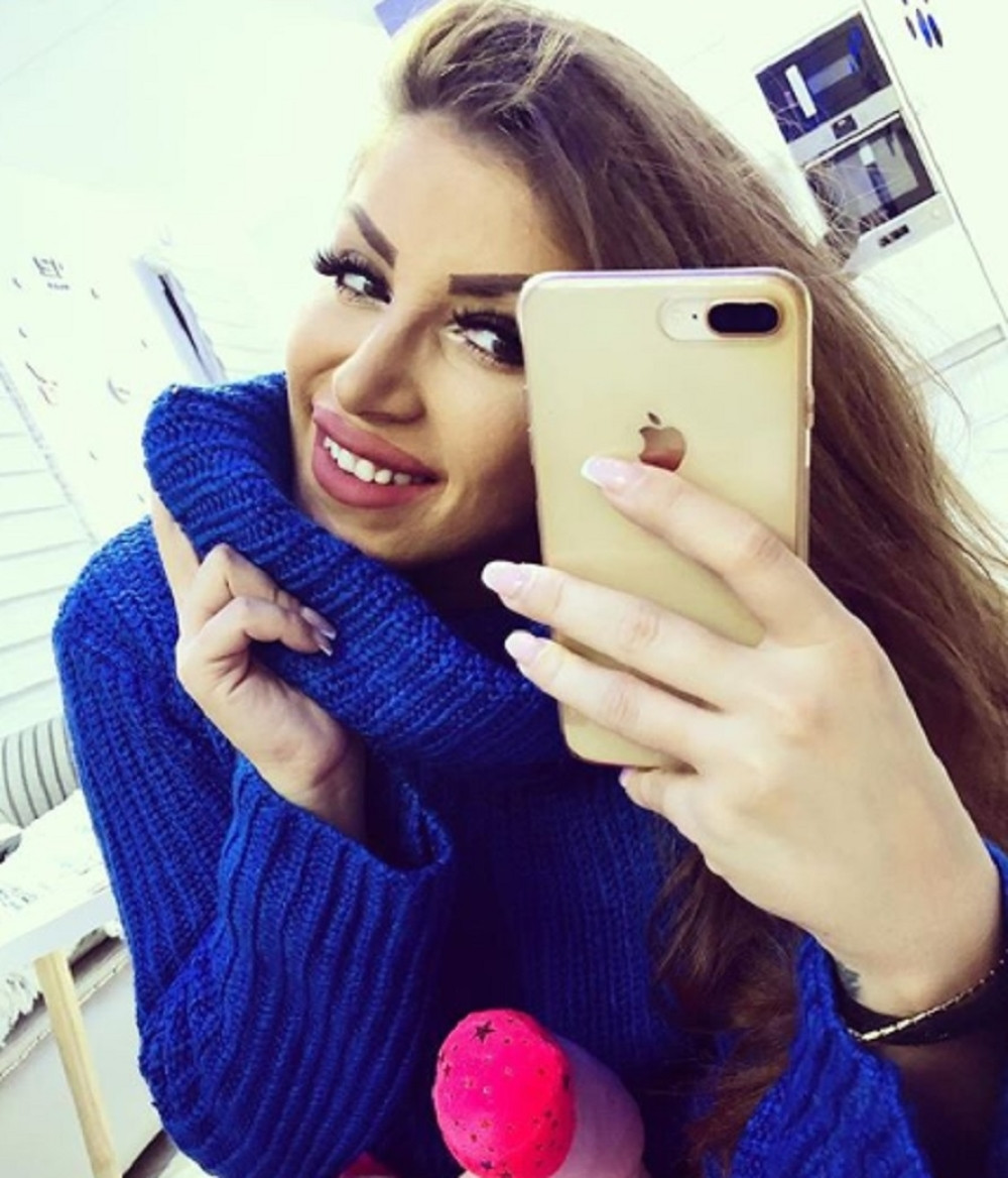 Dalila uradila nešto nesvakidašnje! Izmamila je osmeh na lice svom fanu, a kada vidite šta joj je POKLONILA ostaćete bez reči!