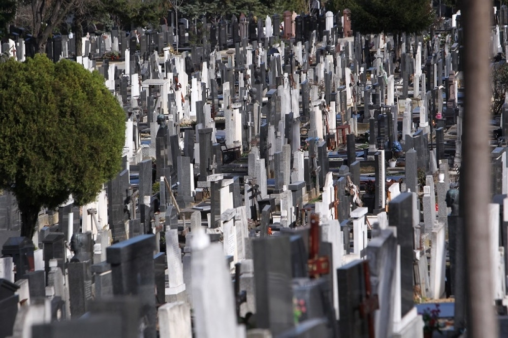 Pokojnike sahranjuju u pogrešan grob