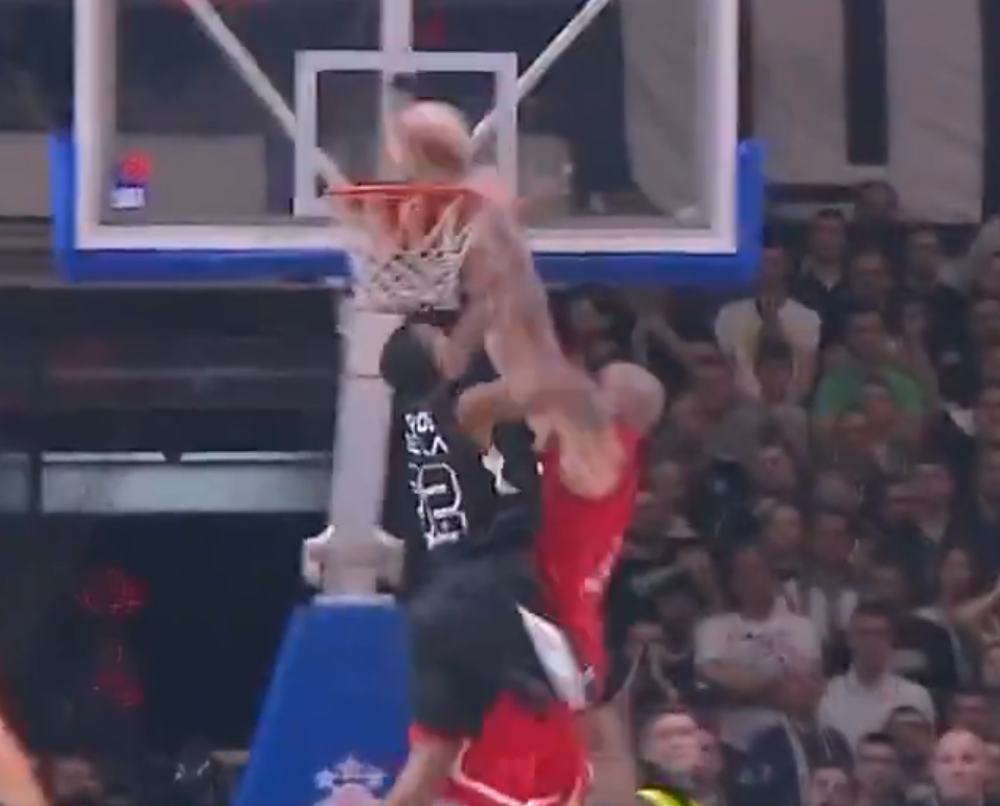 Kada plejmejker lupi bananu centru, najatraktivniji potez sinoćnog derbija! (VIDEO)