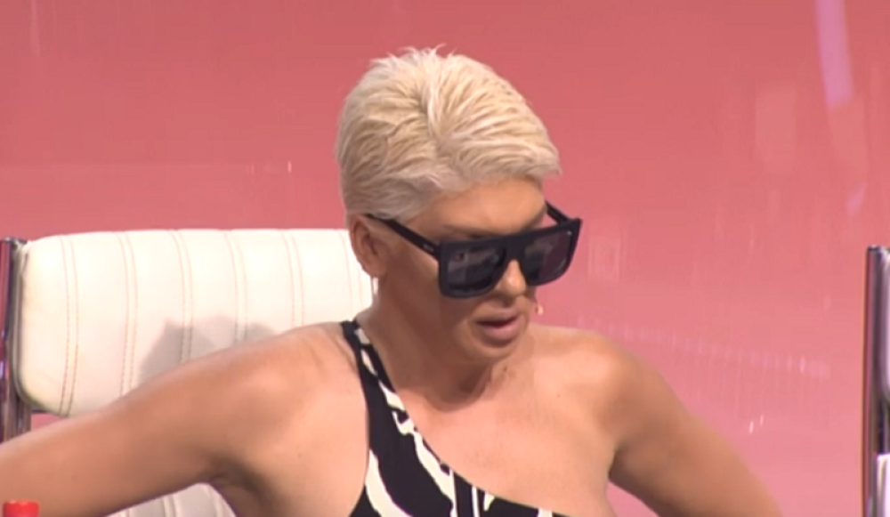 Karleuša ZAPANJILA sve svojim novim izgledom, svi su gledali u ono što ima na glavi! (FOTO)