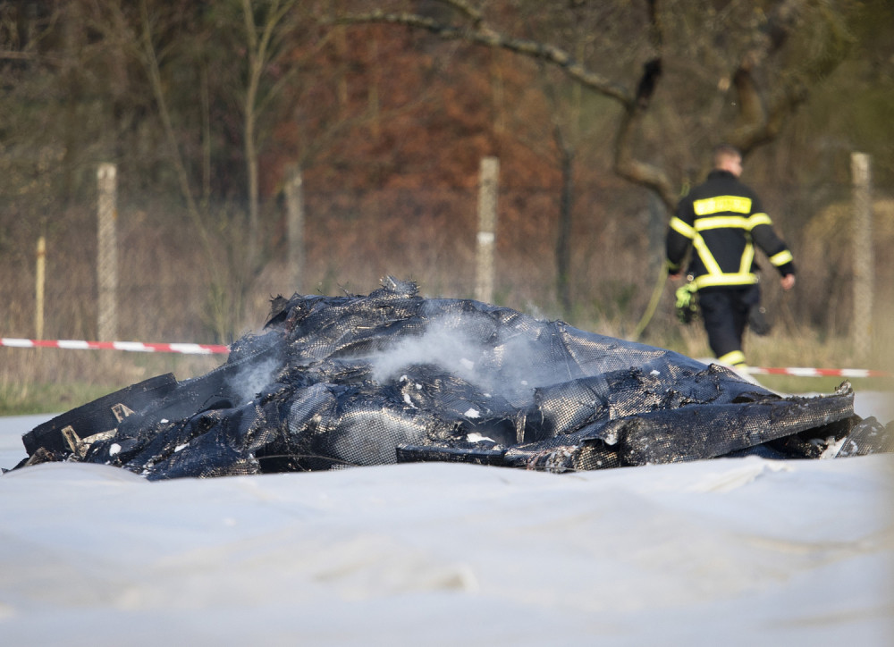 Jezive slike sa mesta nesreće: Troje poginulo u padu aviona, još dvoje u sudaru na putu ka nastradalima (FOTO, VIDEO)