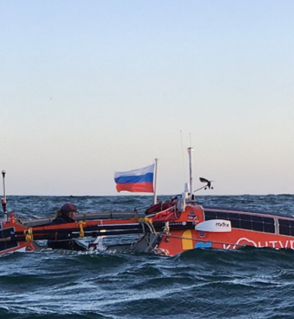 Krenuo je na put oko sveta u čamcu na veslanje, a sada mu je svaki dan na otvorenom moru BORBA ZA ŽIVOT! (FOTO)