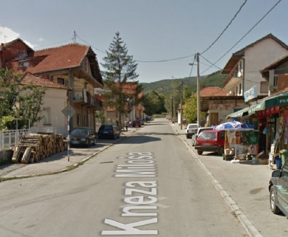 Policija ušla u kuću, obavila uviđaj i pronašla prostrelnu ranu na telu