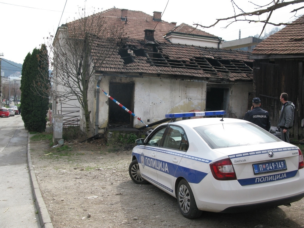 Srpska policija upala u ALBANSKO LEGLO, pao šef klana sa čistim heroinom, od kilograma droge pravili su ČETIRI!