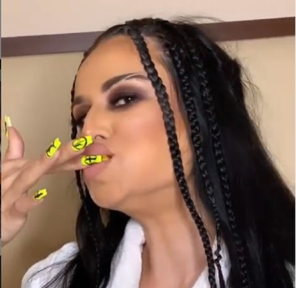 Indi se snimala i GUTALA u se*si izdanju! Cenzurisan video!