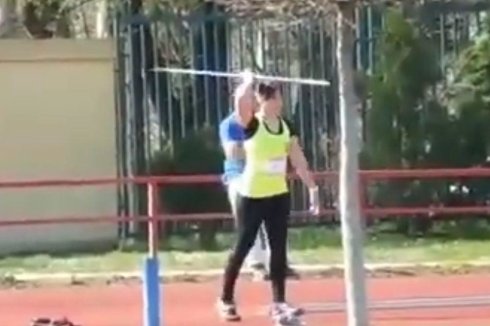 Ona je čudo! Uz Ivanu Španović Srbija ima i svetsku rekorderku u BACANJU KOPLJA! Andrijana razbija! (VIDEO)