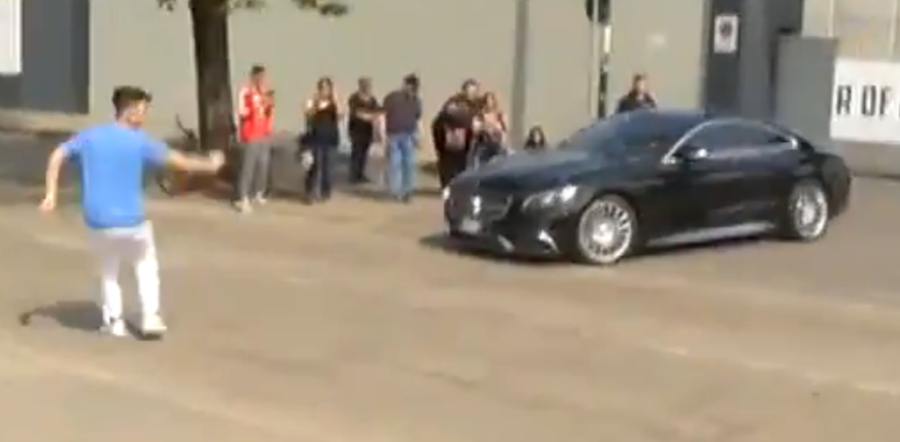 Ronaldo zamalo izbegao nesreću, malo mu falilo da UBIJE navijača! (VIDEO)