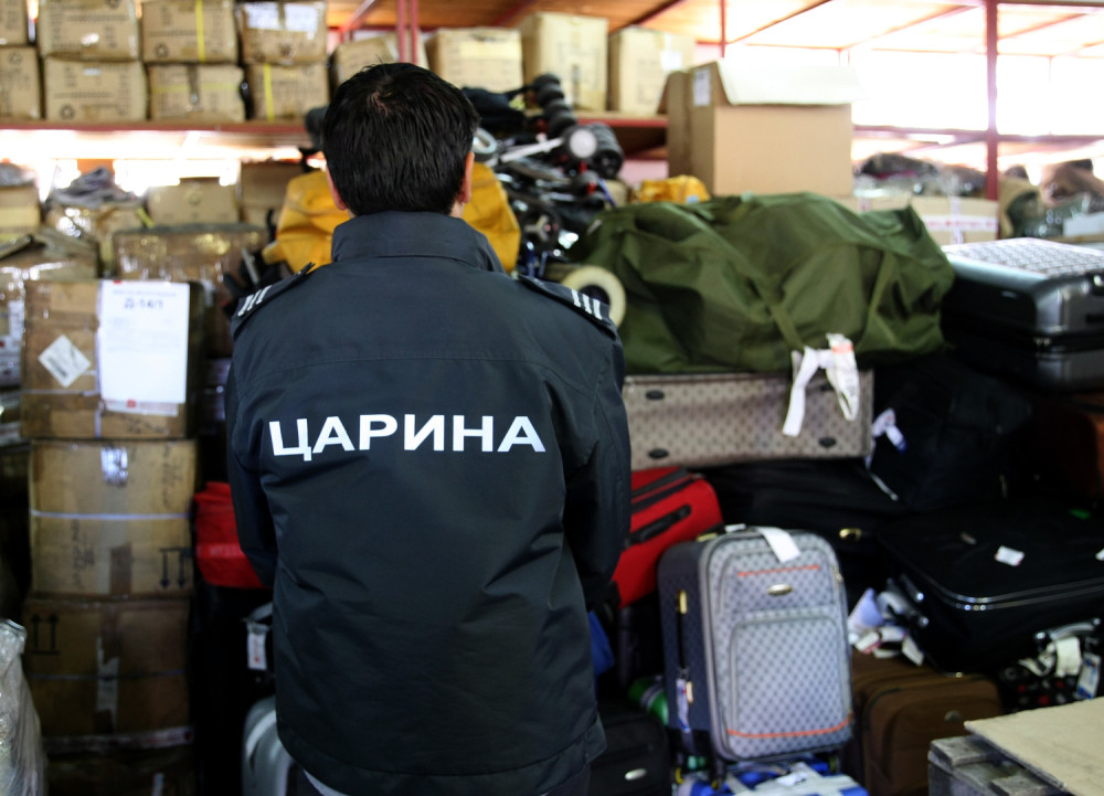 Srpski carinici pronašli migrante u mešalici za beton!