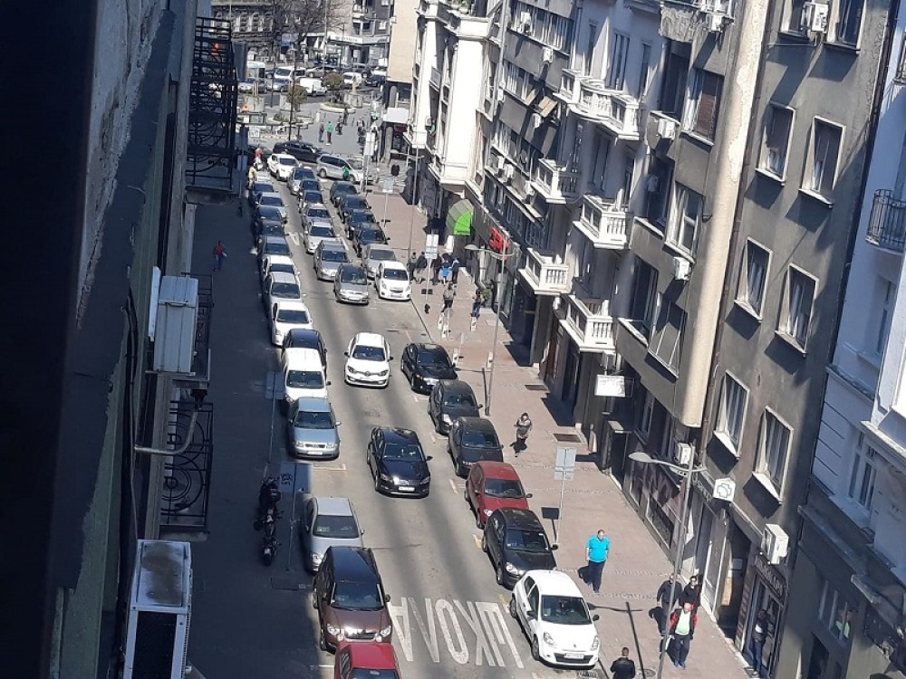 Šok rasprava u Kosovskoj ulici, građani gledali u neverici razularenog Beograđanina (VIDEO)