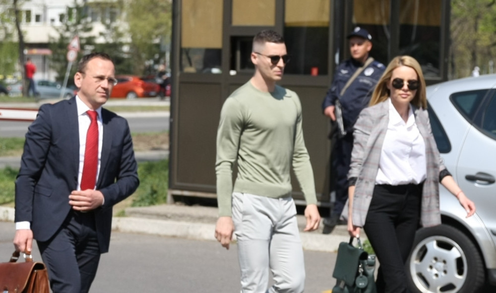 Vranješ uhvaćen sa plavušom, NE KRIJE koliko je voli! (FOTO)