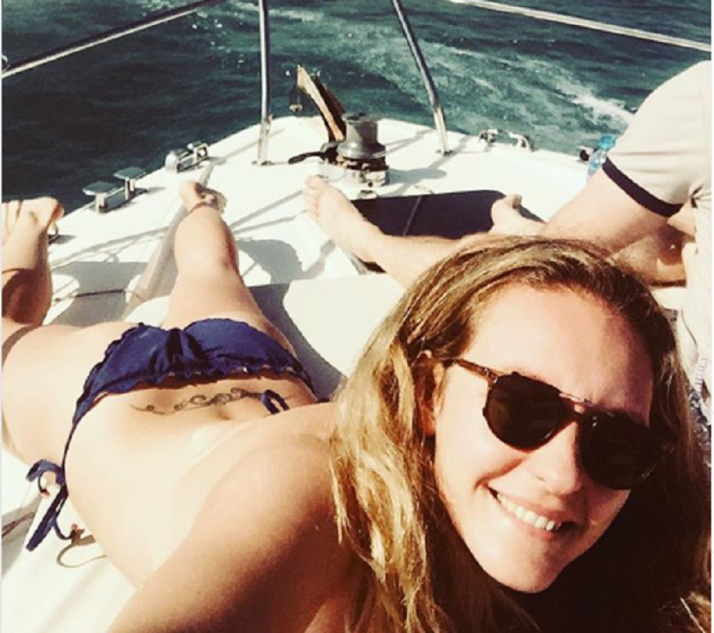 Bivša britanska plivačica u problemu zbog 20 golišavih selfija! (FOTO)