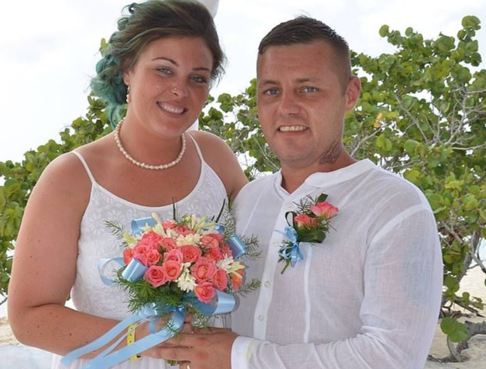 Dok su bili na medenom mesecu policija im upala u kuću, pronašli beleške mladoženje sa instrukcijama i odmah im POSTAVILI ZASEDU!