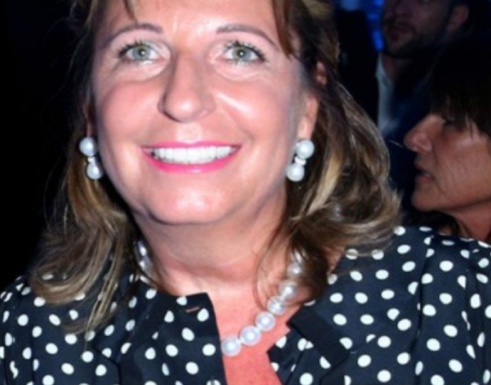 Vesela bogatašica preminula, kada su otvorili testament ostali su SKAMENJENI! Petorica sinova i snaje čupaju kose!