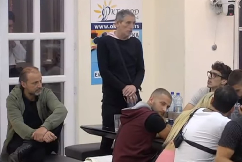 Lepi Mića POŠTENO IZVATAO mladu ZADRUGARKU, zaboravio da je OŽENJEN (FOTO)