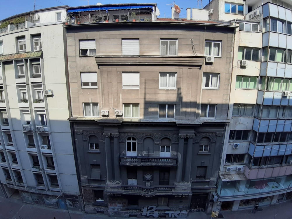 Majka ostavila sina (5) da se igra na na terasi na 12. SPRATU, čuo se tup udarac, a onda su komšije POČELE DA VRIŠTE!