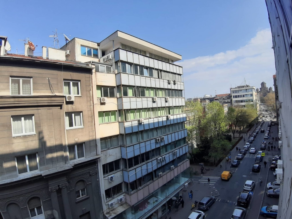 Dragan iz Beograda muku muči sa komšijom, plaća tuđe popravke, a sad rešio da presavije tabak