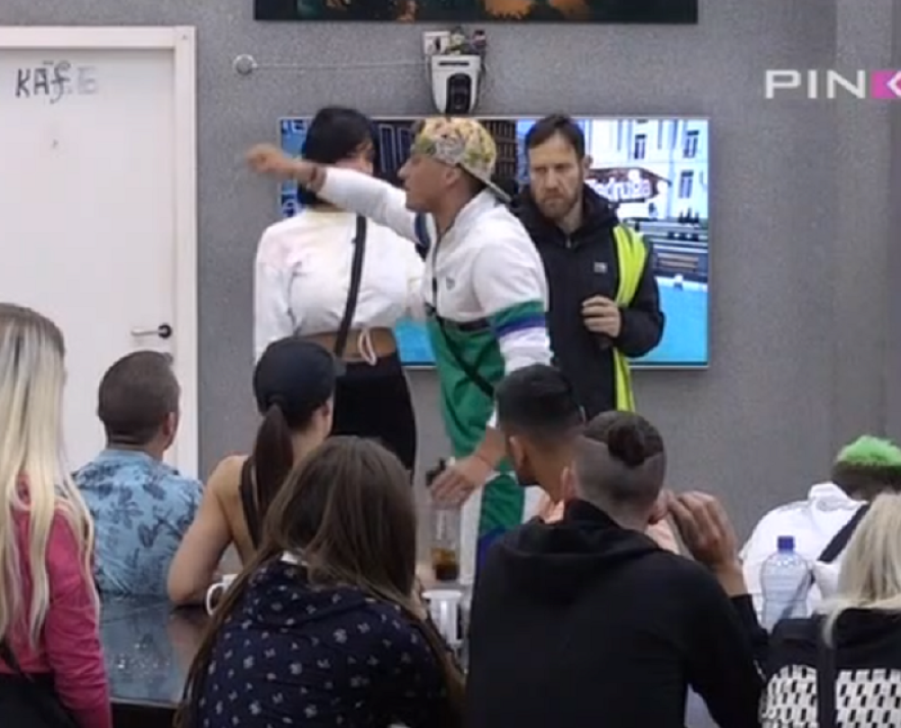 David doživeo NERVNI SLOM, urlao na Aleksandru, a onda je ULETELO OBEZBEĐENJE! (VIDEO)