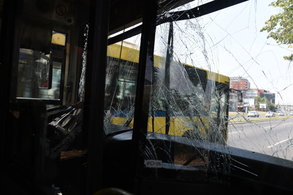 Autobusu OTKAZALE KOČNICE, nastala je potpuna HAVARIJA! Tragedija izbegnuta pukom srećom!