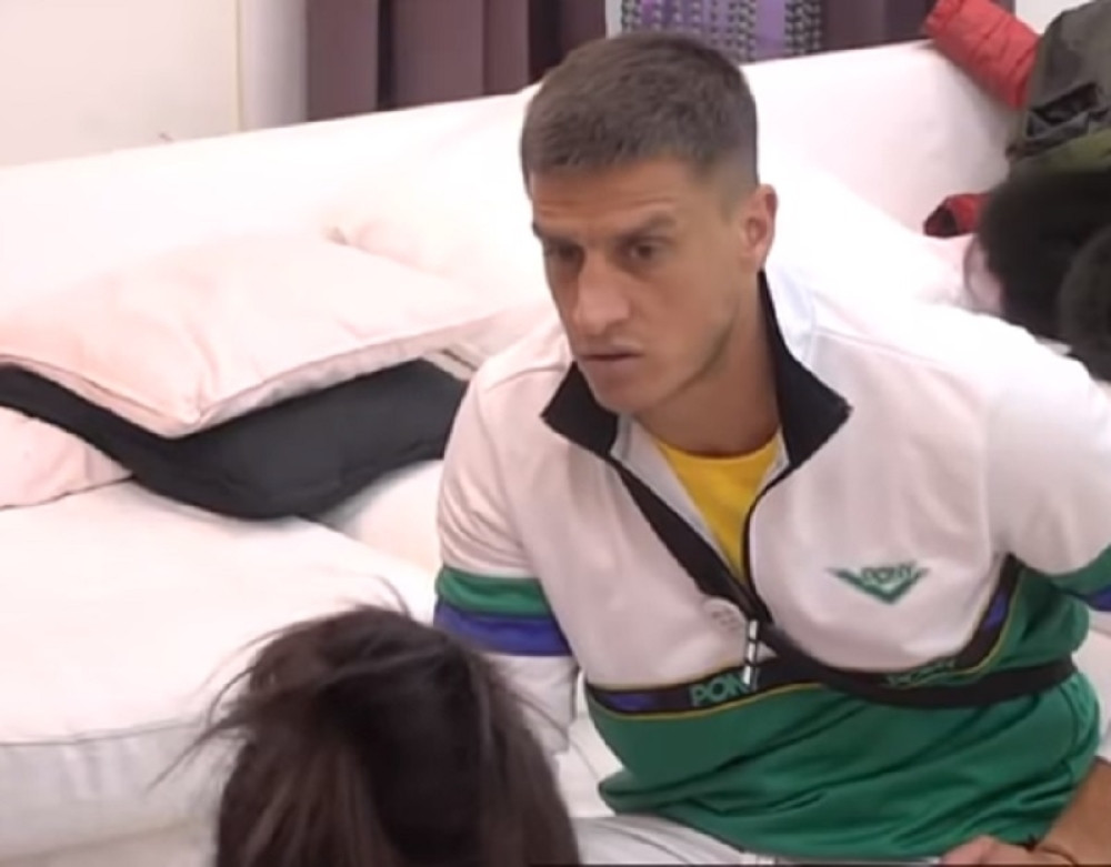 Ana napala Davida što priča sa NJOM! Izvređala ga, pa mu zapretila: Kad ti budem lupila ŠAMARČINU, neće ti biti dobro!