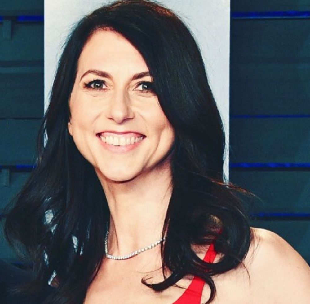 Bila je sjajan student i pisac koji obećava, ali je sve ostavila da bi se dobro udala, sada ima OGROMNU MOĆ! Ovo je njen dosije!