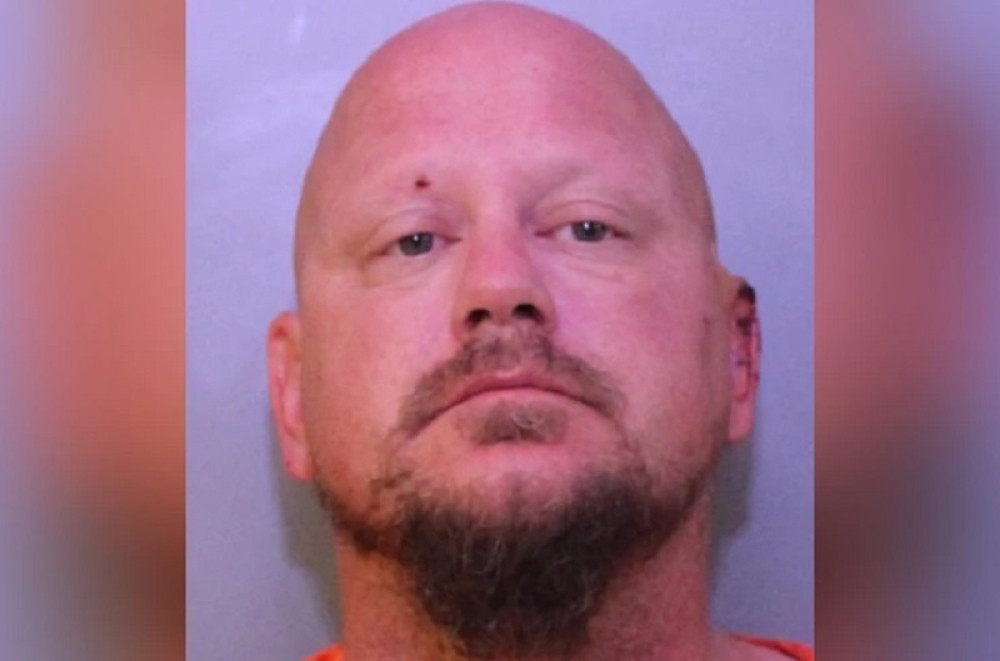 Istrčao iz kafića i izbo dvojicu neznanaca! Iz bolnice javili da im je stanje kritično