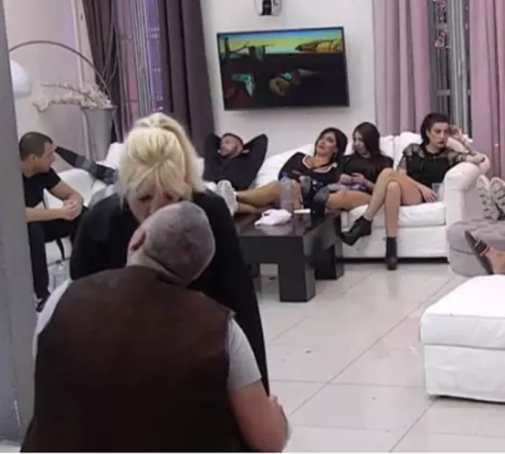 Nakon se*sa, Miki i Suzana se ŽVALAVILI pred svima! On je dodirivao, zadrugari se pravili da to ne vide!