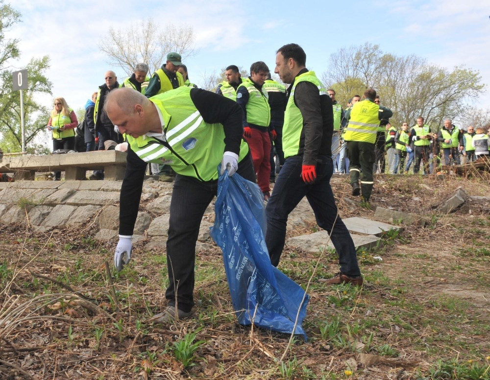 Grad aktivirao vlasnike splavova, građane, zaposlene u Gradskoj upravi, glumce... (FOTO)