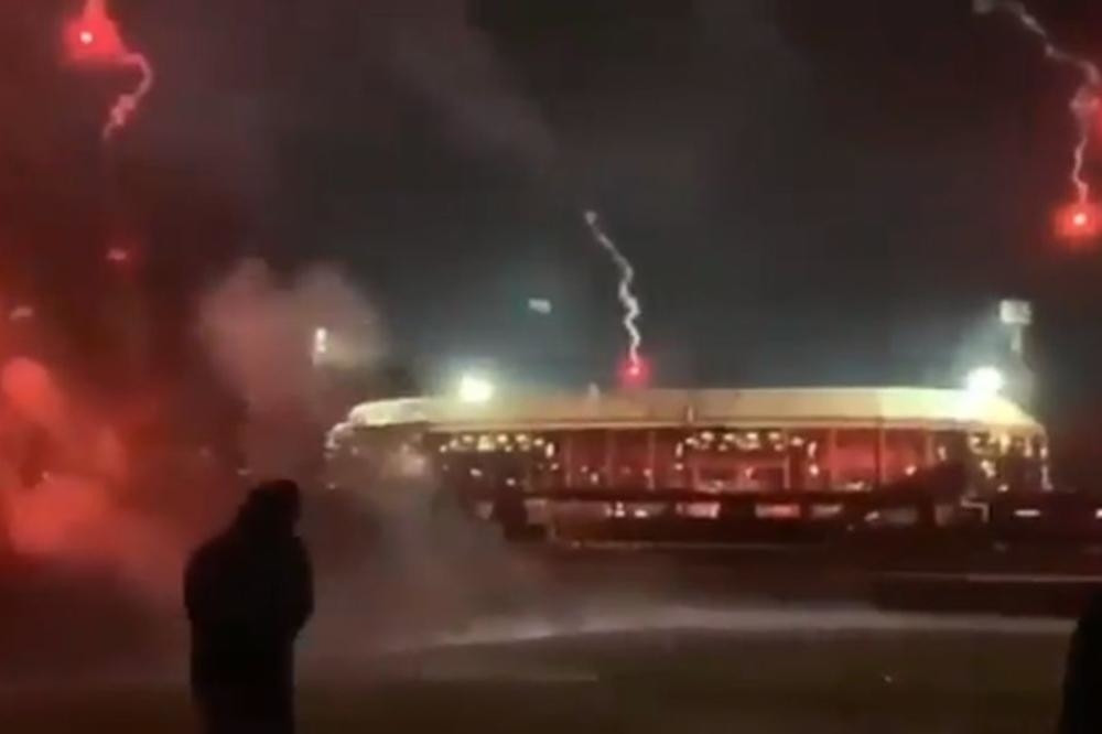 Navijači Fejenorda bombardovali "rođeni" stadion!  OVO JE RAZLOG zbog kojeg su to uradili! (VIDEO)