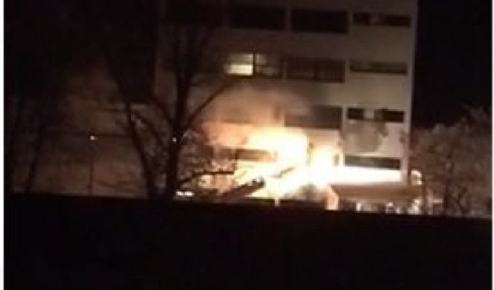 Izgorelo 27 stanova, u gašenju vatre učestvovalo 80 policajaca (FOTO)