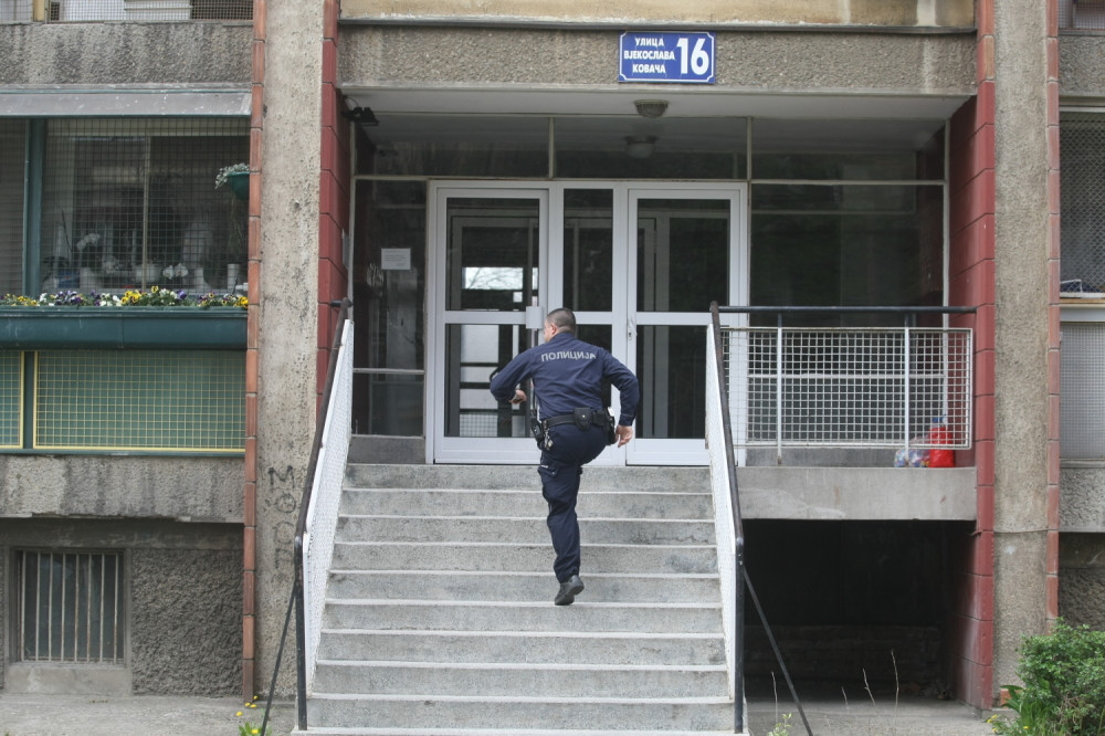 Sin upucao majku sudiju, pa otišao u sobu i presudio sebi! Komšije otkrile detalje tragedije na Zvezdari (FOTO)