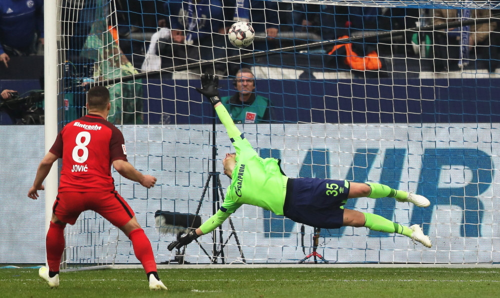 Jović probio Šalke u 99. minutu, dok je Grujić bio strelac za Hertu!  (VIDEO)