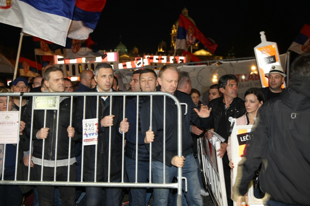 Đilasovci u kanalu posle napada na žene, svetlosnu godinu su iza SNS-a! Da su danas izbori, ovakvi bi bili REZULTATI