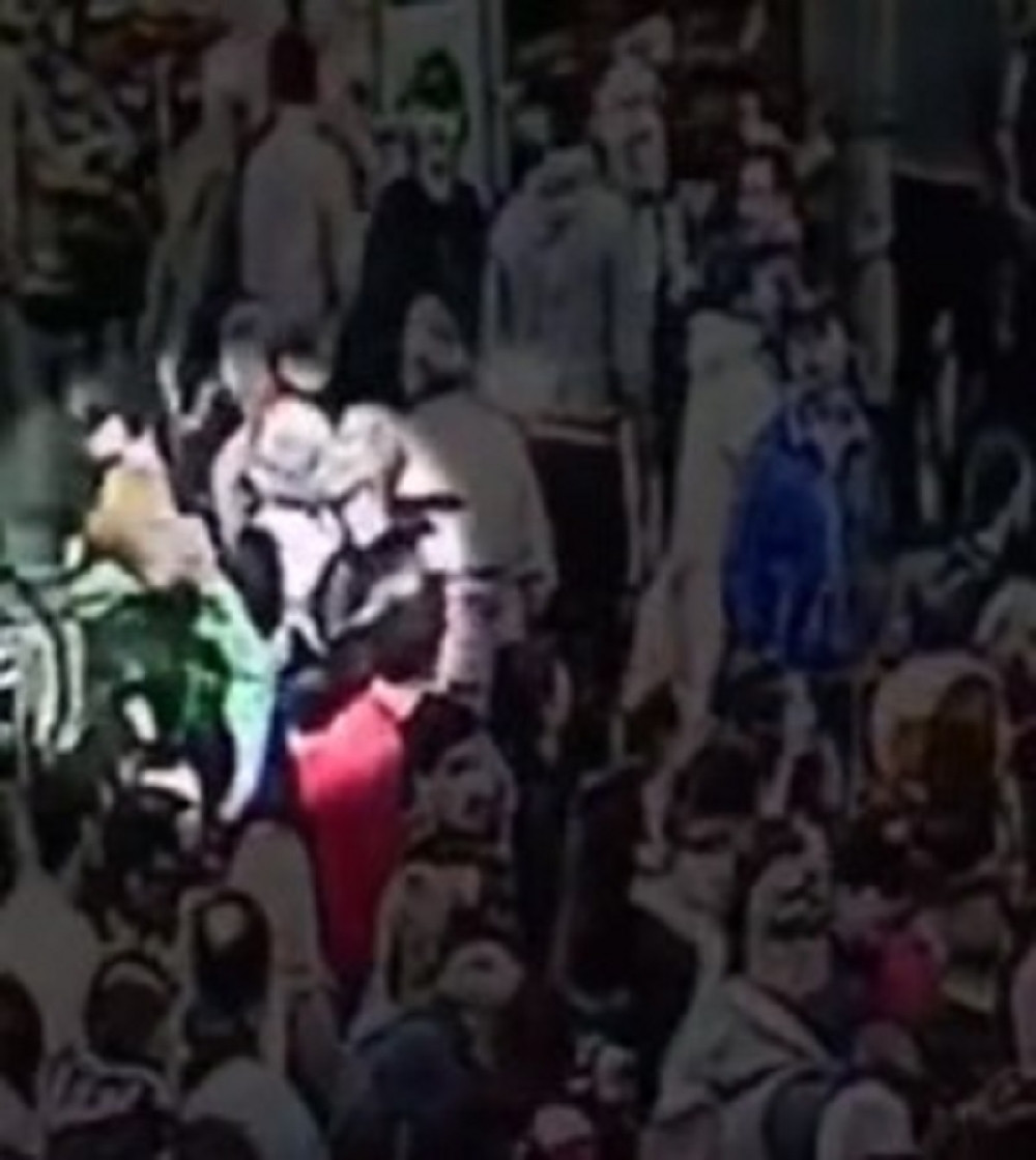 Boškovi i Đilasovi sledbenici gađali jajima službenike MUP-a! Pojavio se snimak vandalskog čina opozicije (FOTO+VIDEO)