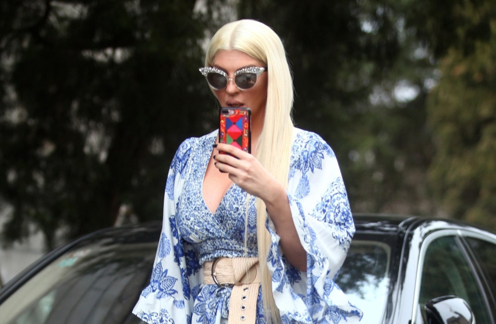 Karleuša napustila Srbiju, pa otkrila gde se sada nalazi! Svi se pitaju KO je to sa njom?! (FOTO)