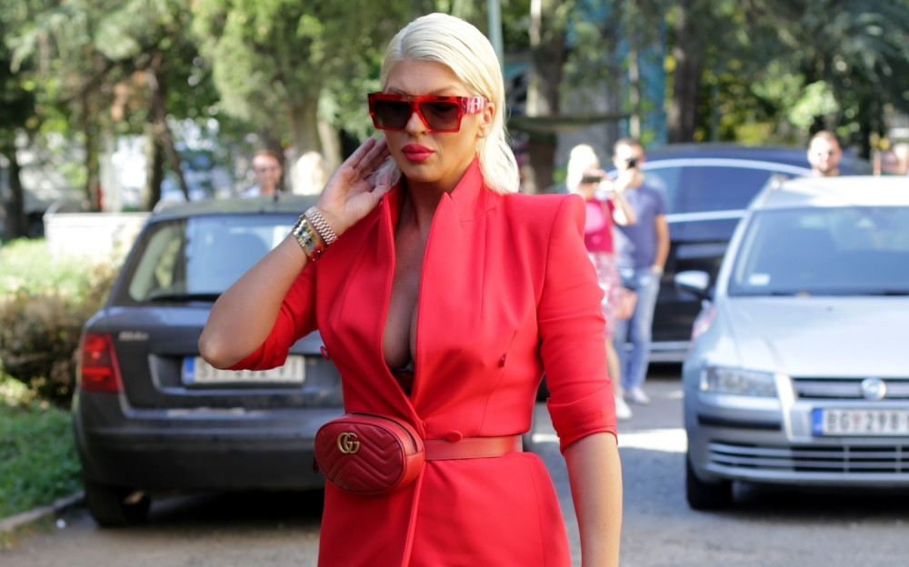 Cela estrada zgrožena zbog Jeleninog napada na fotoreportera! Opleli brutalno po njoj, samo ju je ON branio!