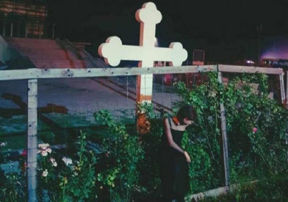 "Za tebe ne postoji kraj, samo večnost... Tvoja stolica u učionici te uvek čeka..."