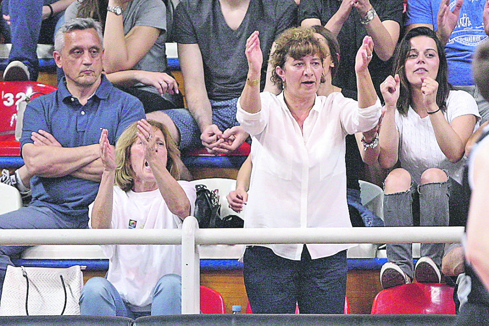 Zvezda ispred supruga i sina!