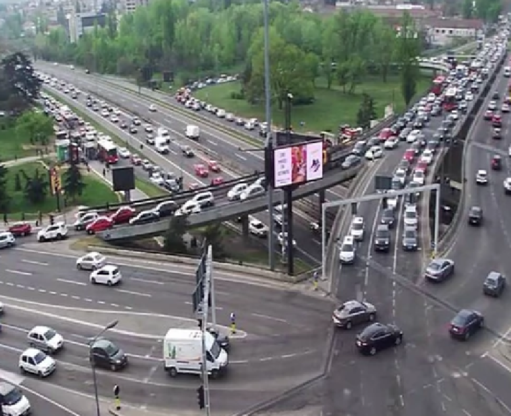 Na mostovima NAJVEĆE gužve. Ova dva gledajte da IZBEGNETE kako znate i umete! Evo šta se dešava na Mostaru i Autokomandi