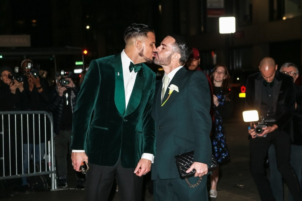 Poznati svetski dizajner izgovorio sudbonosno DA svom partneru, PORNO GLUMCU (FOTO)