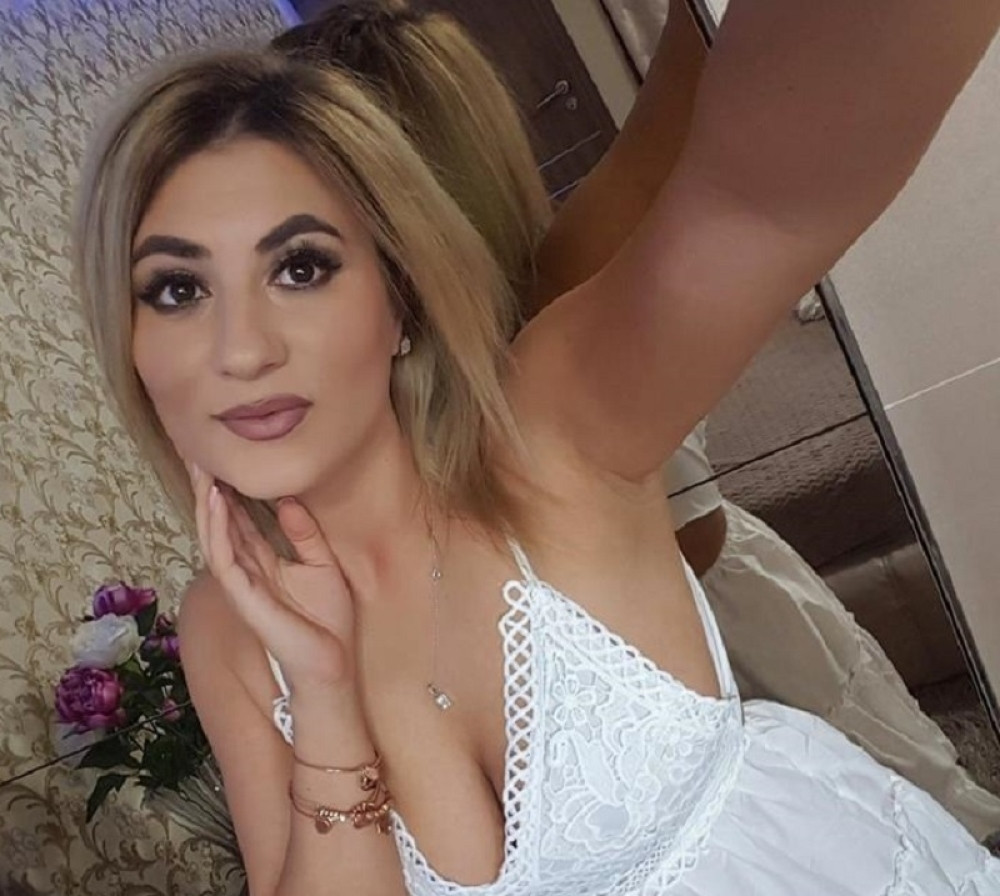 Prostitutka Nina reklamira svoje usluge preko Fejsbuka: Evo šta sve nudi za 65 evra! (FOTO)