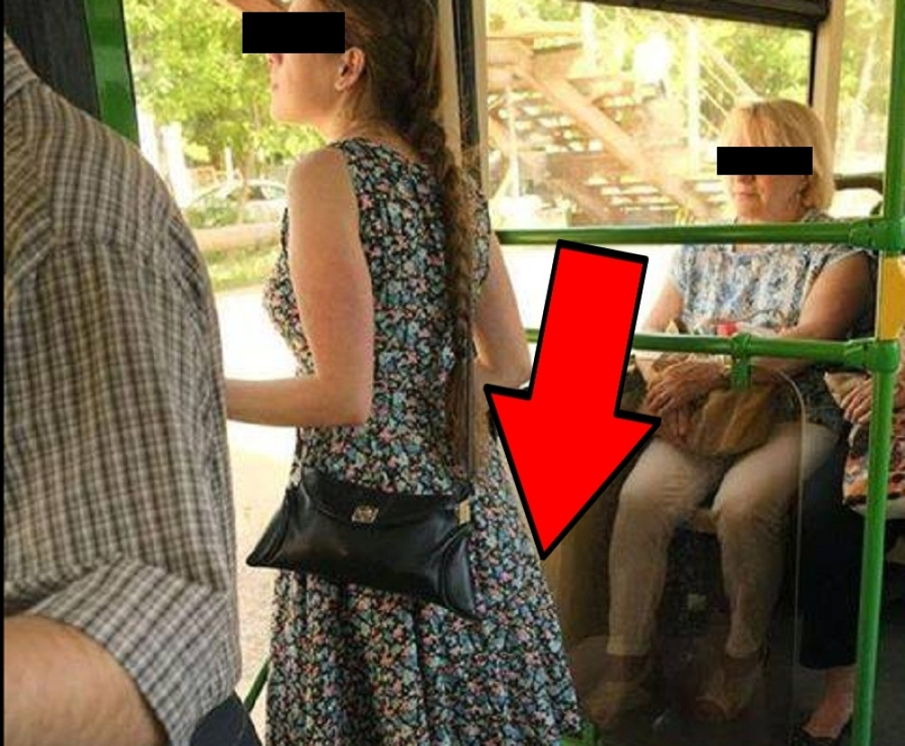 Žena stajala kod vrata, a svi joj GLEDALI U NOGE! Nisu mogli da veruju svojim očima (FOTO)