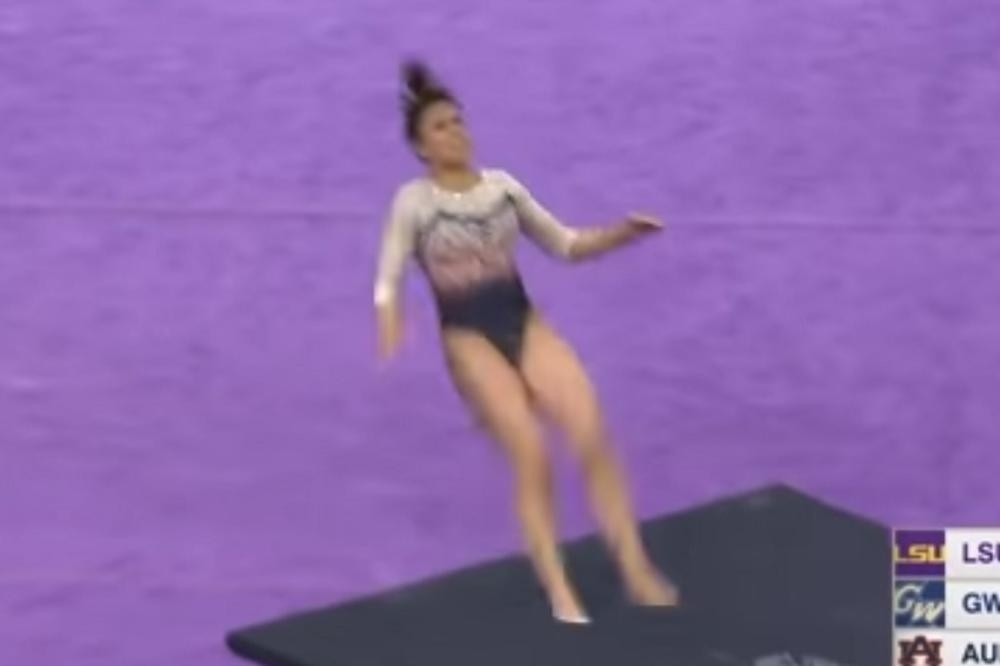 Jezivo! Strava i užas! Uradila dupli salto pa POLOMILA OBE NOGE I OBA KOLENA! (VIDEO)