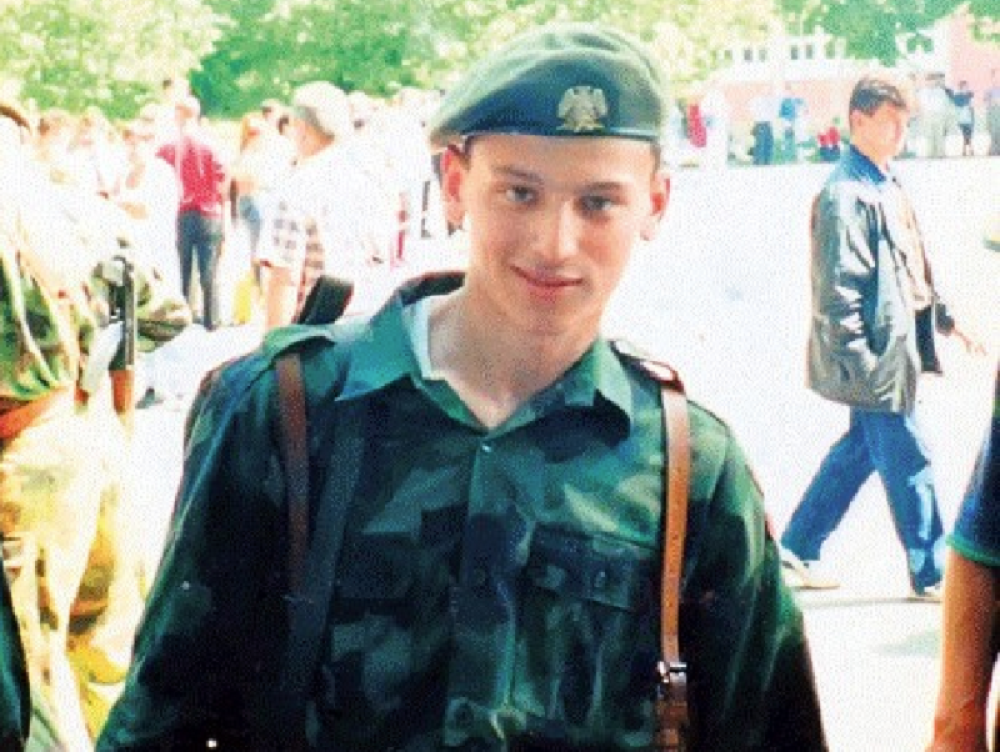 "Vladimira (19) su mi ubili dva dana nakon zakletve, a njegov ubica sedi u fotelji!" (FOTO)