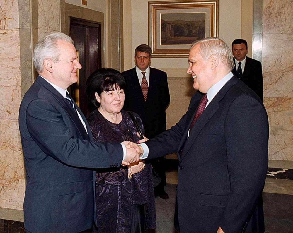 Bio je Miloševićeva desna ruka, a onda ga je Sloba stavio u kućni pritvor. Evo gde je danas...