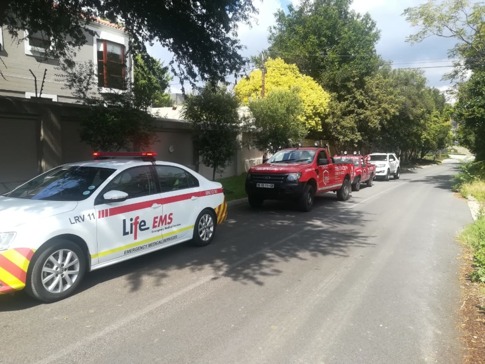 Izrešetan ispred kuće, napadači pobegli, vozilo spalili u polju