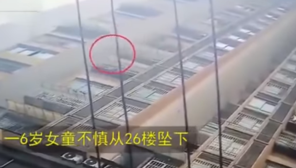 Šestogodišnja devojčica preživela pad sa 25 sprata